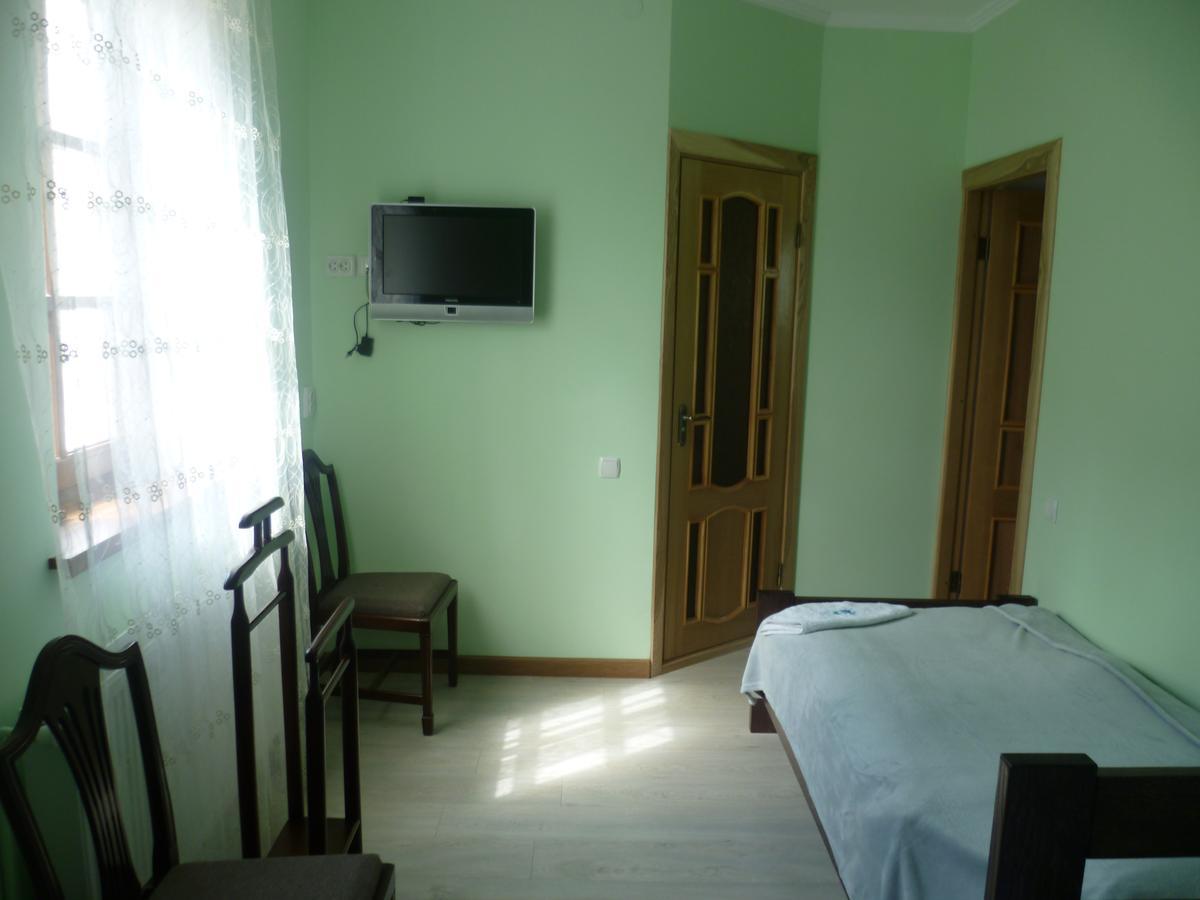 Home Hotel Kamjanets-Podilskyi Eksteriør billede